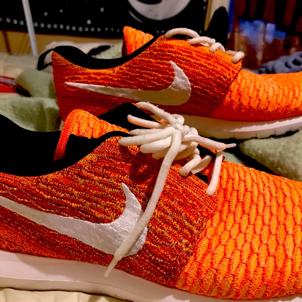 Nike roshe Flyknit “Random Yarns” Sz 9.5